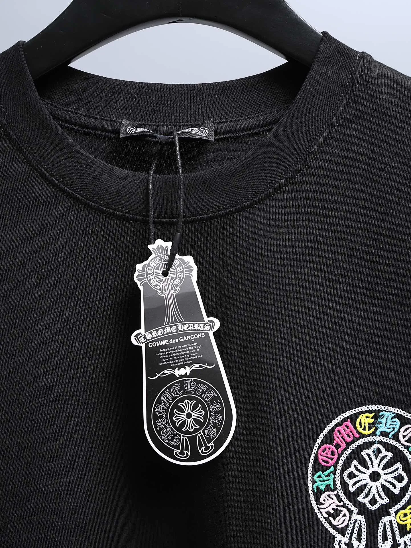 P170 Chrome Hearts* 2꯭0꯭2꯭6 new spring and summer style ❤️ Original ⌚️ high version Chrome Hearts The fabric is made of 280g high-density pure cotton. It does not deform or shrink. Process introduction: double thread movement on the chest. The back panel uses overlapping embroidery🪡 process➕the back panel towel rope embroidery process. Color: black SIZE: S-XXL